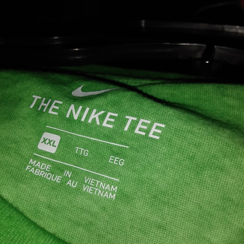 Green Nike long sleeve Graphic tee shirt New with Tags - Picture 2 of 3